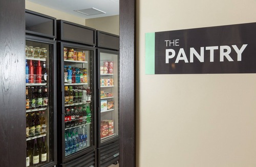 Corona Apartment | Free Breakfast. Pool & Hot Tub. Gym. King Suite. Near Amazon!