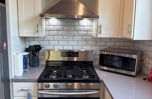 Merriewood Apartment | Free driveway parking, fast wifi, peaceful, and private