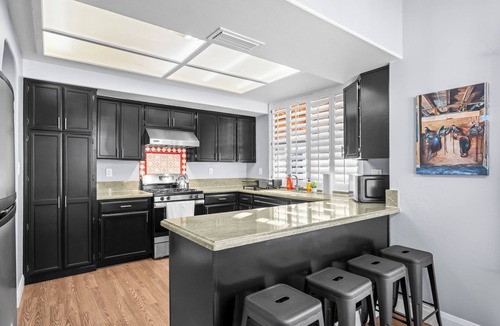Mesa House | Free Heated Pool, Game Room, Fire-Pit, BBQ, Luxury Home