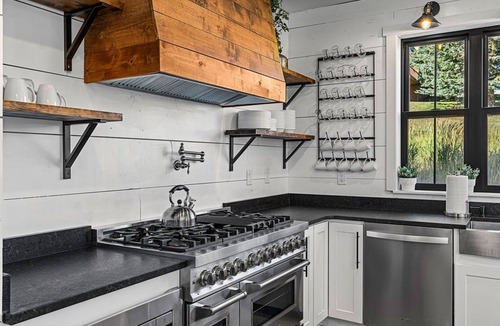 Garden City House | FREE NIGHT-New Farmhouse-SLEEPS 45-Book 3 get 1 free -Most Winter/Spring Days