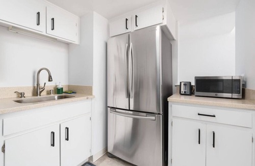 Downtown San Francisco Apartment | FREE Parking l 1.5 Bedroom Loft in Mission/Hayes
