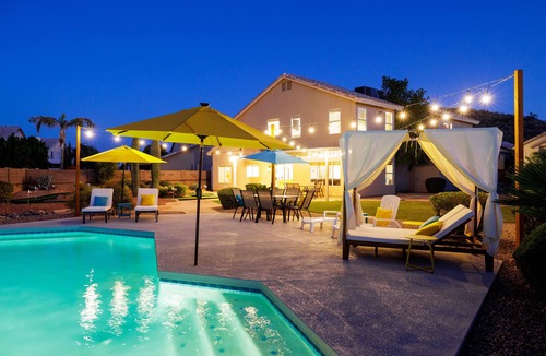 East Mesa House | FREE POOL HEAT~Beach Volley Ball~Putting Greens~Park Adjacent~Basket Ball Court