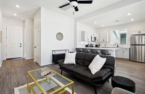 Sundance House | Fresh Modern Home with Pool BBQ