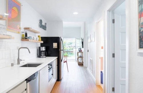 Encinitas Apartment | Fresh & Walkable Bright Beach Bungalow