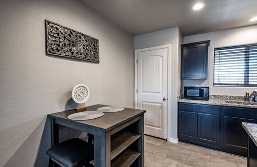 Kingman House | Freshly Built Stay | Quiet Area Near Golf & Dining