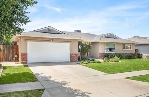 Raisin House | Fresno House, Sleep No. Beds, BBQ, Fire Pit, 4 Bed: 2 Bath