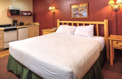 Kohls Ranch Resort | Friends Vacation, Pool, Mini Golf