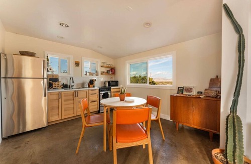 Twentynine Palms House | Friendship House - Hot Tub - Stargazing - Views