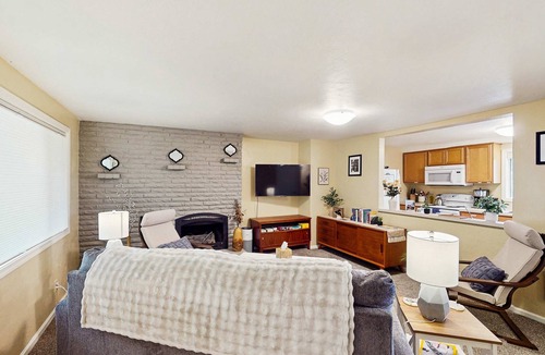 Amazon Condo | Full duplex with patio-deck, mountain views, washer&dryer, dogs allowed