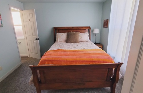 Grants Pass House | Full House: Fenced Backyard, Wi-Fi, Dogs Allowed!