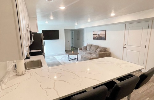Roosevelt Apartment | Fully Furnished 3BR Apartment Separate Entrance and Parking