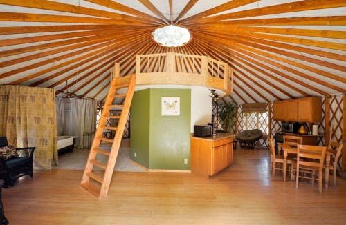 Big Bar House | Fully-Outfitted Yurt with a Clawfoot Tub on the Trinity River, Northern California