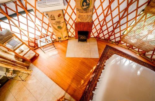 Big Bar House | Fully-Outfitted Yurt with a Clawfoot Tub on the Trinity River, Northern California