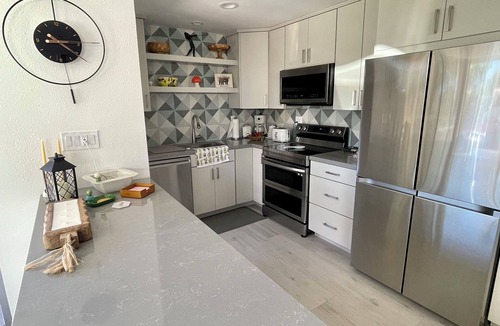 Bermuda Dunes Condo | Fully Remodeled Golf Course Mid-Century Condo with Mountain Views