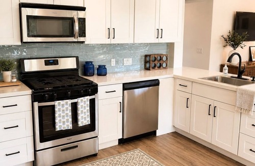 Vista Apartment | Fully Renovated 1BR/1BR w/Private Driveway and Private Entrance