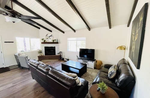 Oak Knoll Village Cabin | Fully renovated cabin w/private forest views & 3.2 miles to downtown Prescott!