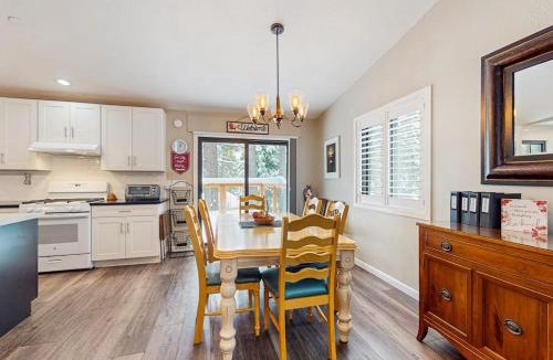 Ridgewood House | Fully updated home near the lake with full kitchen & free WiFi