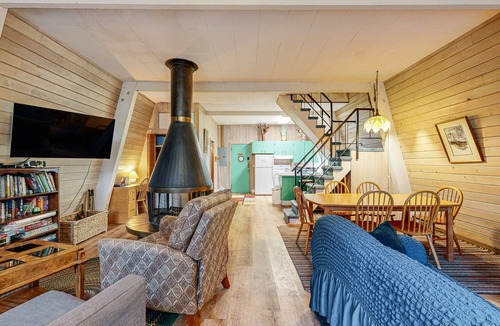 Gleneden Beach House | Fun and Unforgettable Beach House - Dog-friendly with a Great Location