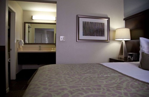 Sunnyvale Resort | Fun Day at LEGOLAND Discovery Center! Spacious 2BR Unit w/FREE Breakfast, Pool!