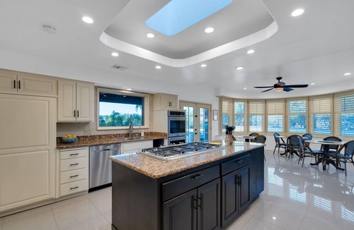 Shadow Hills House | Fun-for-all! Pool! Private Pickleball Court! Game room!