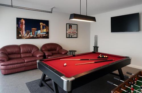 Rhodes Ranch Villa | FUN Retro Arcade Villa - Pool&Spa, Arcades, Billiards,BBQ Gazebo Lounge, 10 Mins Strip