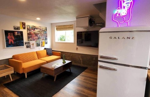 Freshwater Apartment | Funky Farm Apartment on 2 Acres to Wander