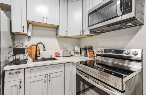 Guerneville Apartment | Furnished 1BR in Town I 31+ Nights I Pets OK