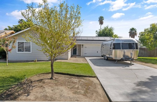 Visalia House | Furnished 3BR - Fast WiFi - Utilities Included - Insurance/Relocation Friendly