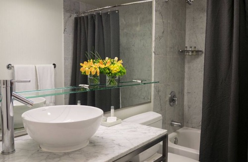 Old Town Chinatown Hotel | Gallery Suite | Vibrant Locale + Artistic Touches
