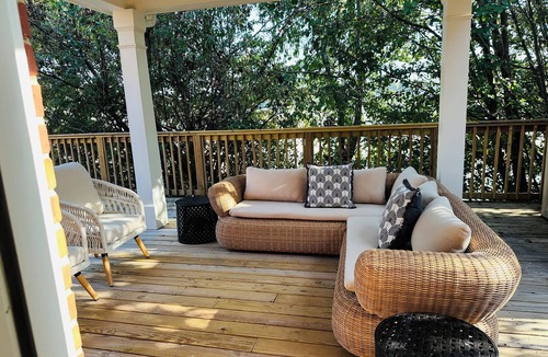 Oxford House | Game day luxury; 1 mi to UM; 5 mins to sq; Spacious; Large porch + outdoor TV;