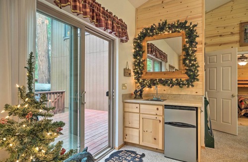 Arnold Cottage | Game Room & Deck: Pet-friendly Camp Connell Cabin