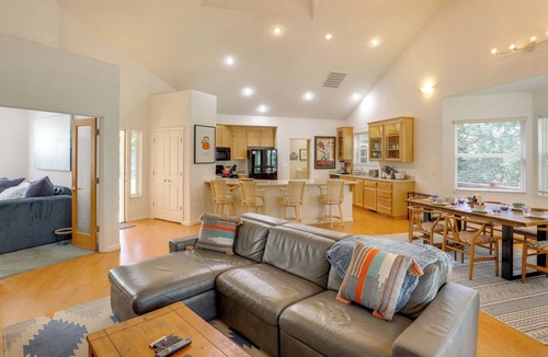 Bailey Creek House | Game Room & On-Site Golf Course! Lake Almanor Home