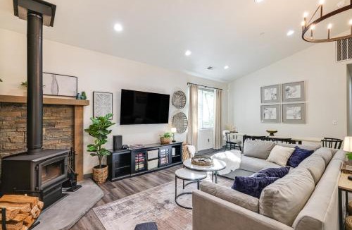 Mono Vista House | Game Room & Patio: Picturesque Home in Sonora