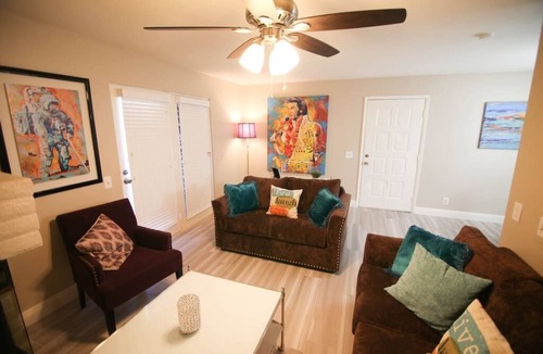 Chinatown Condo | Gannet ·- Adorable Condo By Strip- Restaurants,Shopping