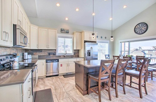 Cherimoya Hill Cottage | Garden City Gem: Private Hot Tub & Game Room!