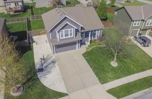 New Century House | Gardner 5 bedroom 3 bath home. Family friendly and long stay
