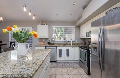 North Scottsdale House | Gated! 3/2 Pool, Bbq, Fire-Table! License #2034087