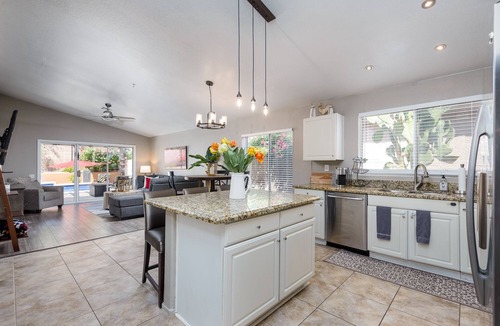 North Scottsdale House | Gated! 3/2 Pool, Bbq, Fire-Table! License #2034087