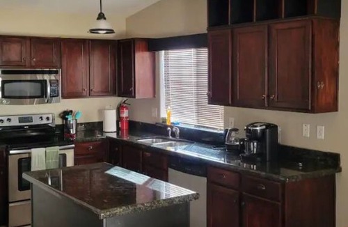 Maryvale House | Gated quiet 3 beds near big events venues
