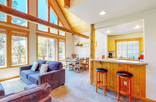 Klamath Falls House | Gateway to Crater Lake! Resort Retreat w/Pool