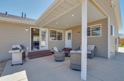 Enoch House | Gateway to Zion NP! Group Getaway w/Mtn Views