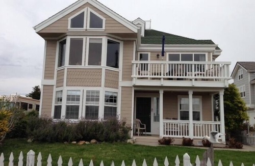Cayucos House | Gathering Place overlooking beach, pier, and downtown Cayucos