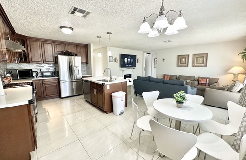 Chinatown House | Gem suite in China Town for long term rent