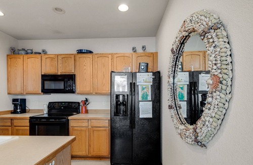 Bayshore House | Gem W/ Ocean Views, Easy Beach Access, Shared Pool, Exercise Room, & Free WiFi!