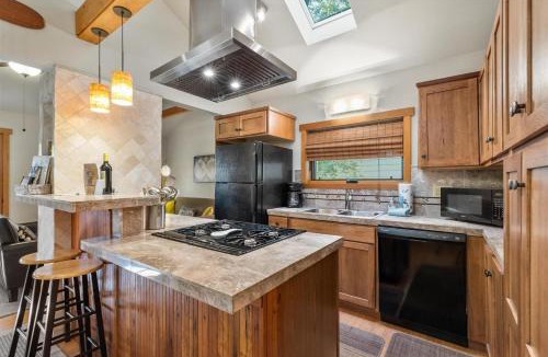 Old Bend House | Georgia Cottage in Bend OR