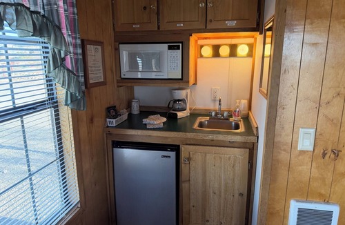 Meadview RV Rental | Get away from the noise and hustle, sit back relax and enjoy the most magical sunrise and sunsets. Star gazers dream place.