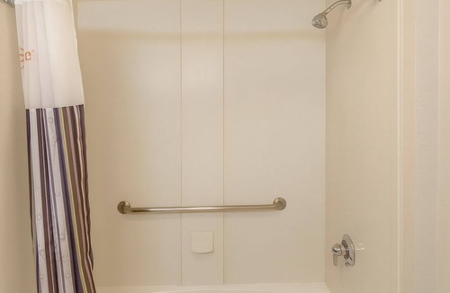 Guasti Hotel | Get Ready for Adventure! Spacious unit Awaits! Close to iFLY Indoor Skydiving!