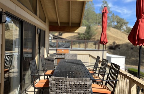 Oak Shores House | Getaway To This Relaxing, Comfortable Home With Internet! Pet Friendly