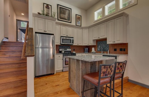 Ridgewood House | Glades Getaway by Tahoe Getaways- North Shore 3 BR - Dog OK