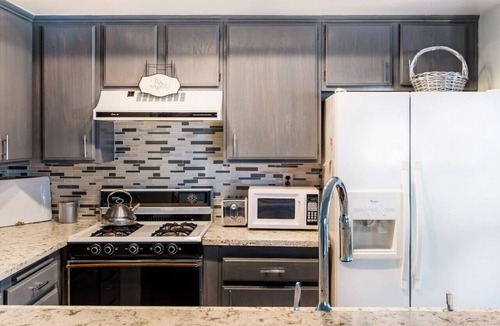 Aliso Viejo Villa | Glamorous Regal Design Home with Private Patio and Garage
